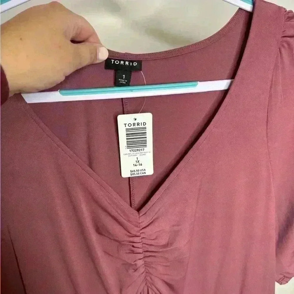 NWT TORRID Light purple Dress with cinched sleeves and V neck front. - Picture 3 of 6